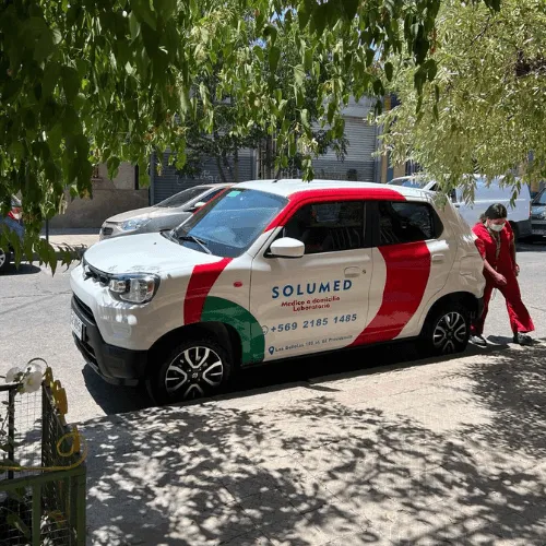 Vehículo de atención geriátrica a domicilio en Santiago de Solumed